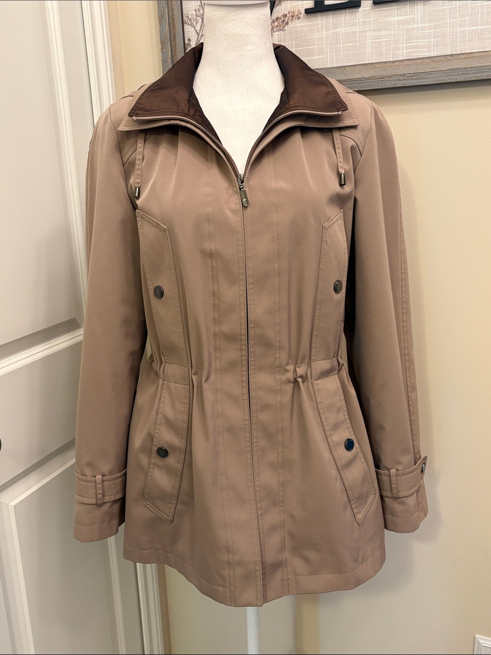 Miss Gallery Women's Lightweight Tan Trench Coat Jacket - Zip Front Small